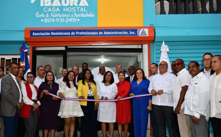 Gloria Fulcar promete mejorar condiciones de trabajo, vida y profesional de administradores del país