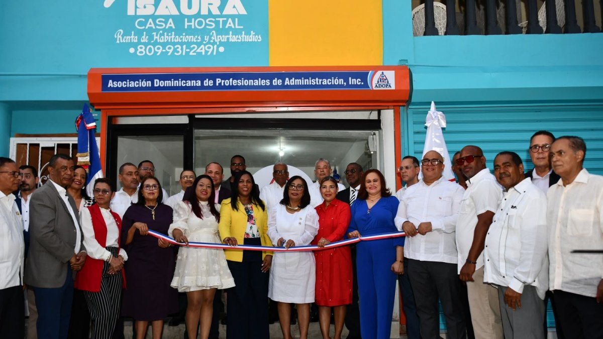 Gloria Fulcar promete mejorar condiciones de trabajo, vida y profesional de administradores del país