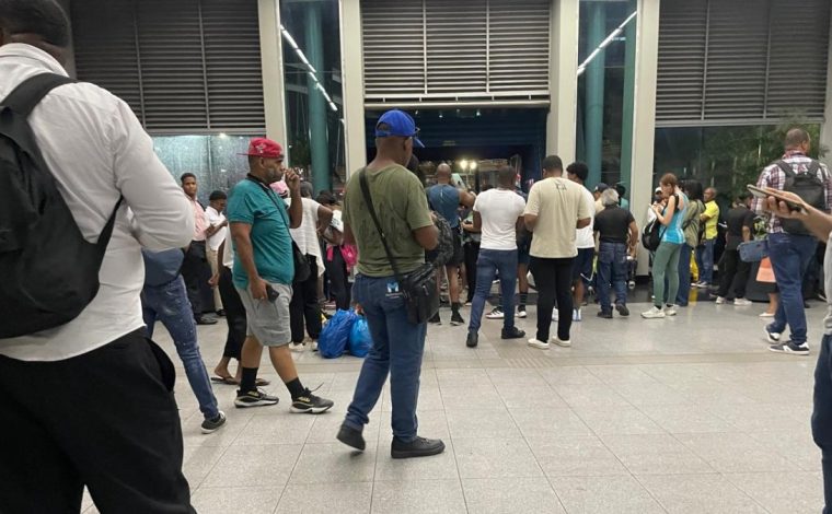 ¡Servicio gratis en la Línea 2 del Metro! Habilitan pasaje sin costo y autobuses OMSA tras avería eléctrica