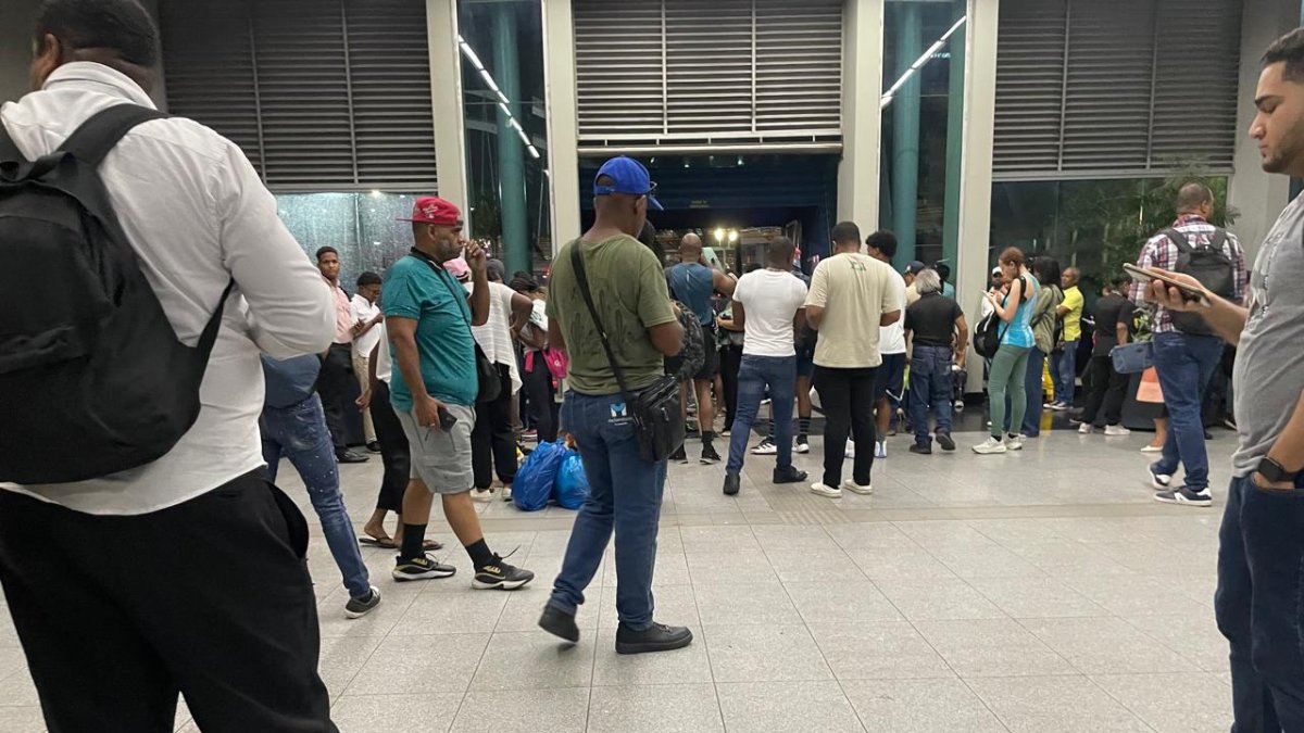 ¡Servicio gratis en la Línea 2 del Metro! Habilitan pasaje sin costo y autobuses OMSA tras avería eléctrica