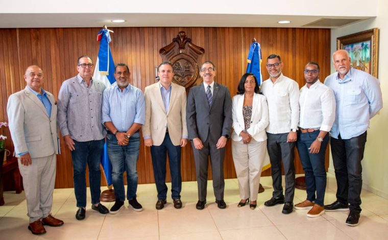 UASD y Mivhed avanzan en plan de viviendas para generar bienestar y movilidad social