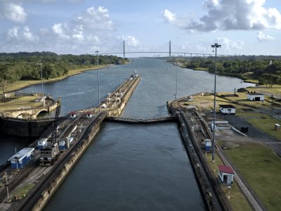 Restricciones en el canal de Panamá por sequía y El Niño